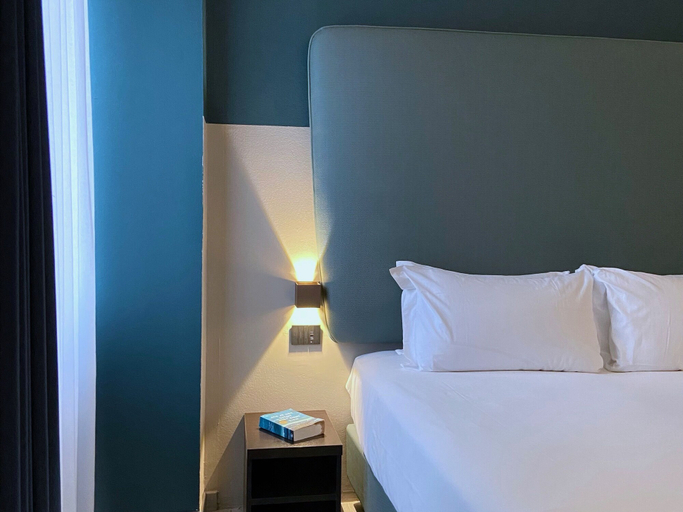 Others 5, AV Hotel Milano, Milano