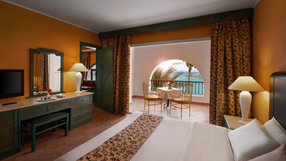Bedroom 4, Arabia Azur Resort - All Inclusive, Al-Ghurdaqah