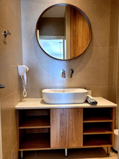 Bathroom 2, Aphrodite's Apartments, Attica