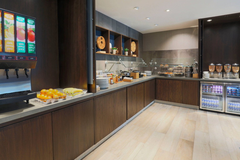 Food & Drinks 5, SpringHill Suites by Marriott Truckee Lake Tahoe, Nevada