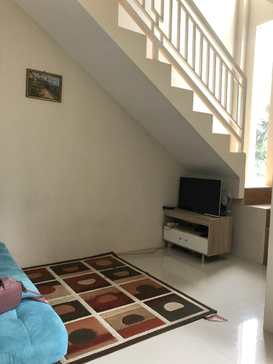 Others, Villa keluarga cemara, Malang