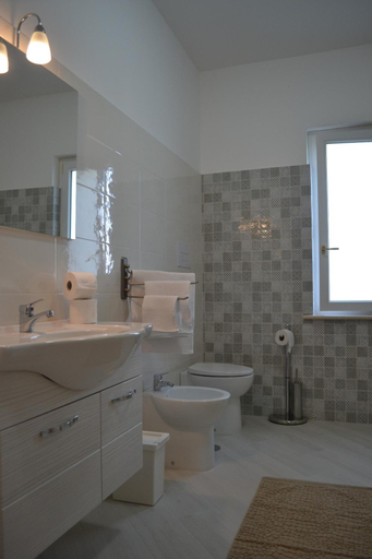 Bathroom 3, Silarus B&B, Salerno