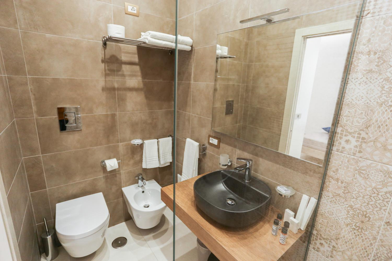 Bathroom 5, B&B Cortese, Napoli