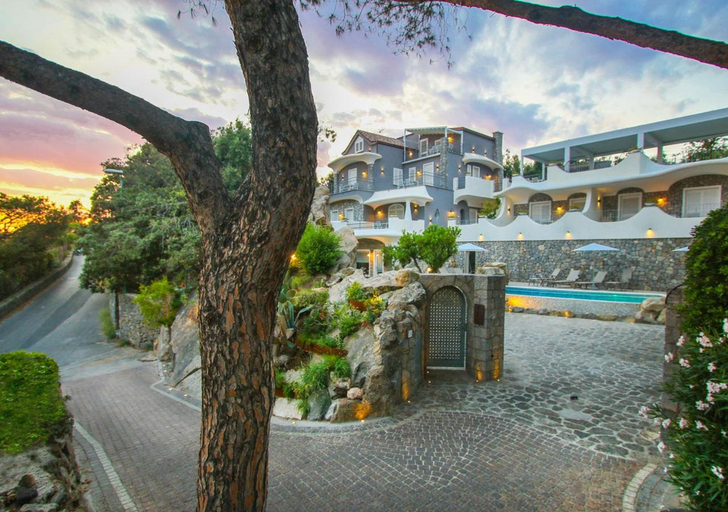 Others 3, Villa Caruso, Napoli