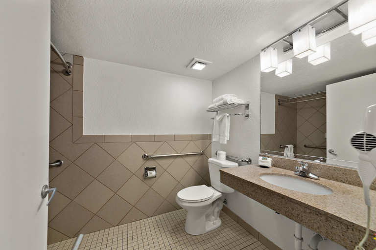 Bathroom 4, PaddleTail Waterfront Lodge, Trademark Collection by Wyndham, Citrus