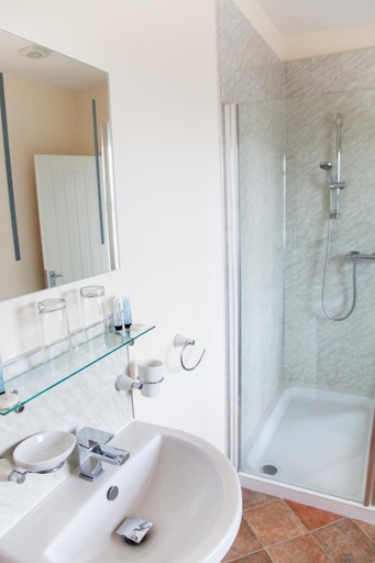 Bathroom 3, The Poltimore Inn, Devon
