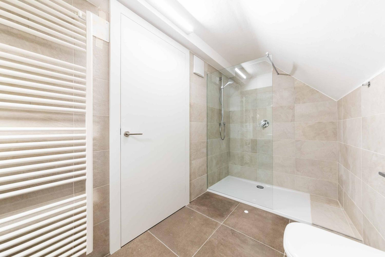 Others 4, Stay COOPER l Guesthouse zum Lowen, Bolzano