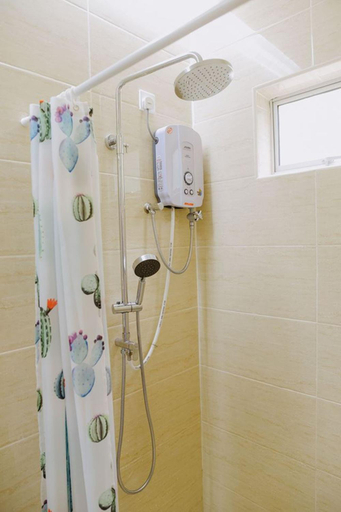 Bathroom 3, Yellow Cube at Lumut Cube Homestay Kontena, Manjung