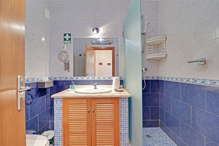Bathroom 4, Armação DE Pera Central by Homing, Silves