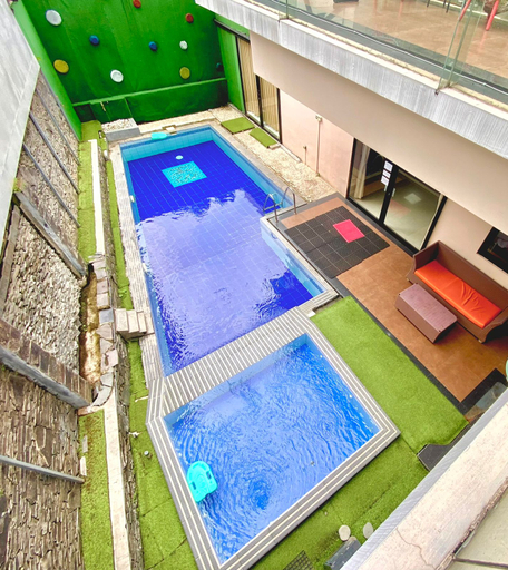 Sport & Beauty 2, Villa Nirwana, Bandung
