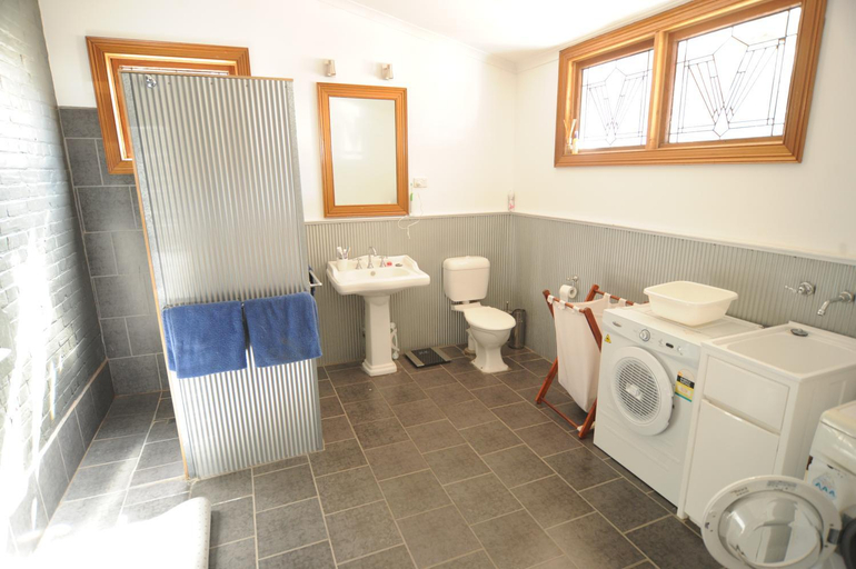 Bathroom, Vagabond Historic, Mount Remarkable (DC)