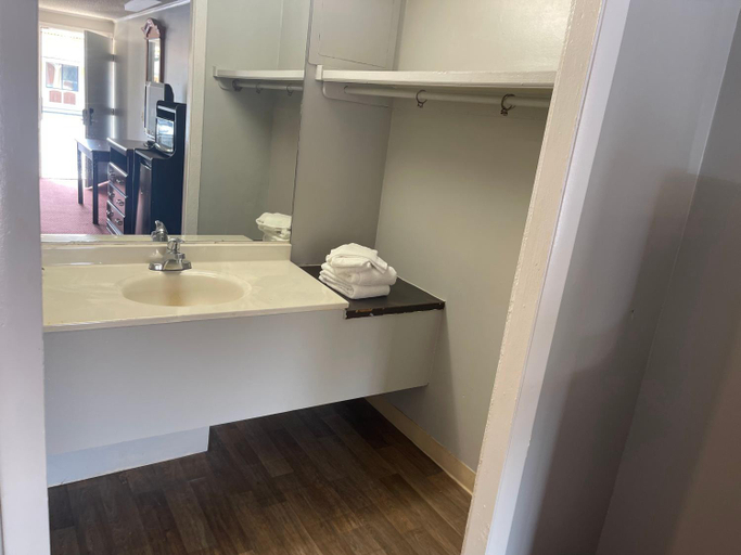 Bathroom 4, Superlodge, New Castle