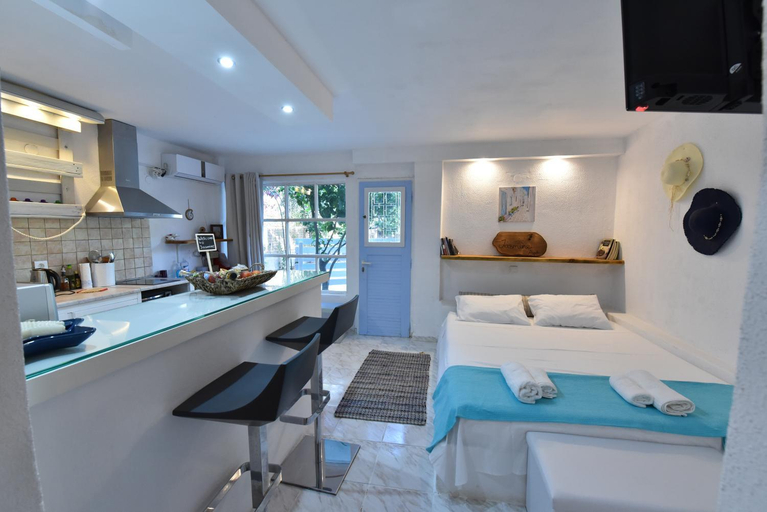 Others 4, jasmine apartments, Central Greece