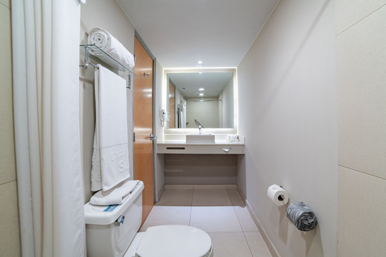 Bathroom 4, City Express Suites by Marriott Ciudad de México Anzures, Mexico City