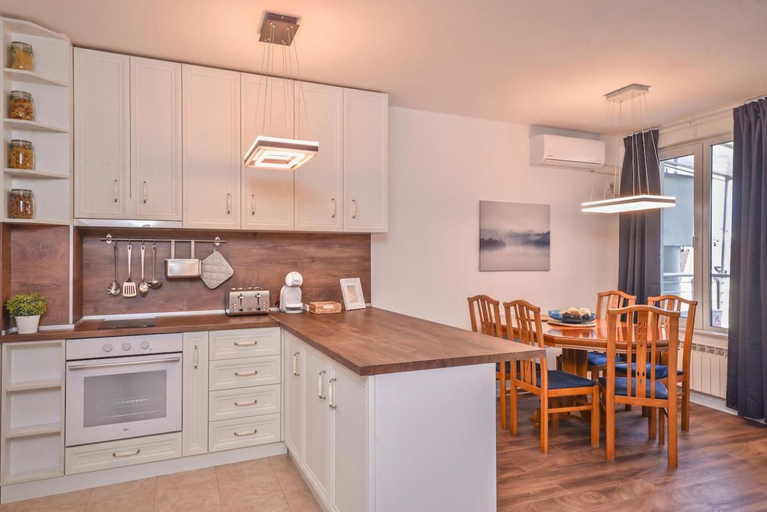 Others 2, Spacious 2BD 2BA Flat - South Park & Vitosha Views by Flat Mаnager, Stolichna