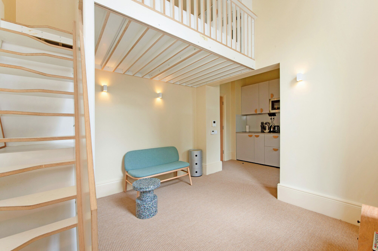 Others 5, Spacious Studio Suite Near Regents Park, London