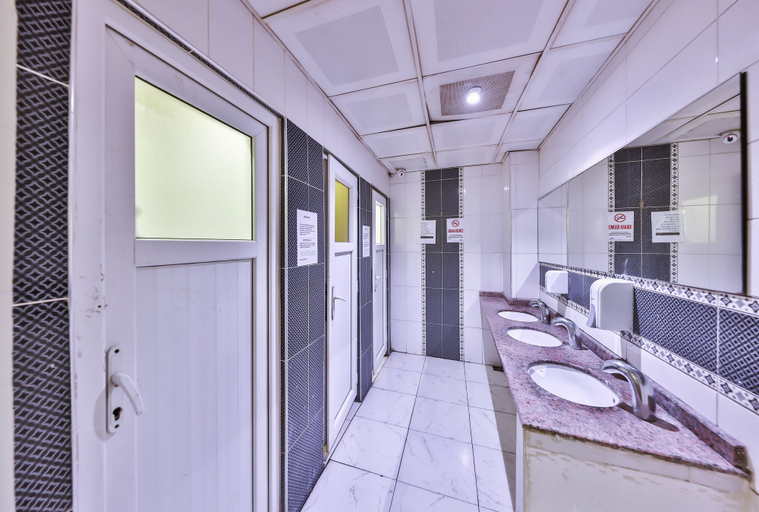 Bathroom 5, Gökçe Pansiyon - Adult Only - Hostel, Şişli