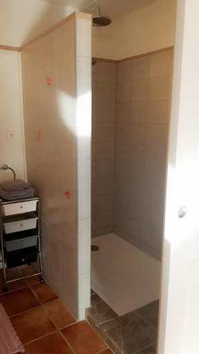 Bathroom 5, Es Aqui, Vaucluse