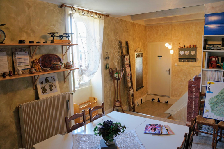 Others 5, Maison du Manoir, Ardèche