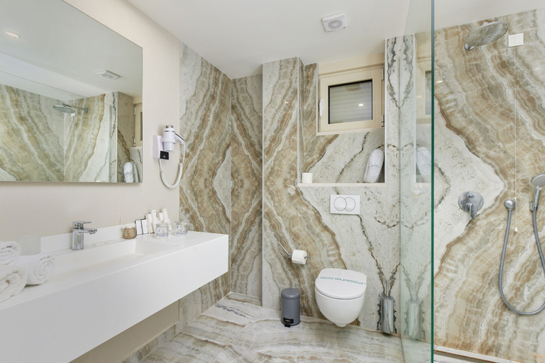 Bathroom 3, Splendido Bay Hotel 4*