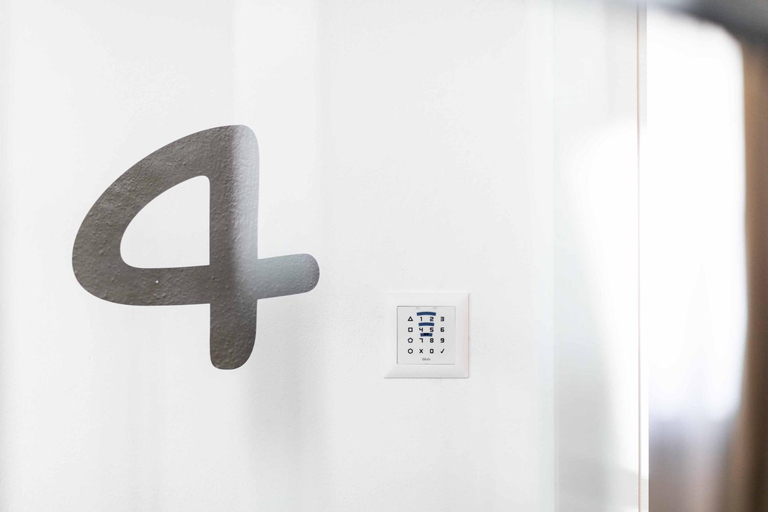 Others 2, Stay COOPER l Guesthouse zum Lowen, Bolzano