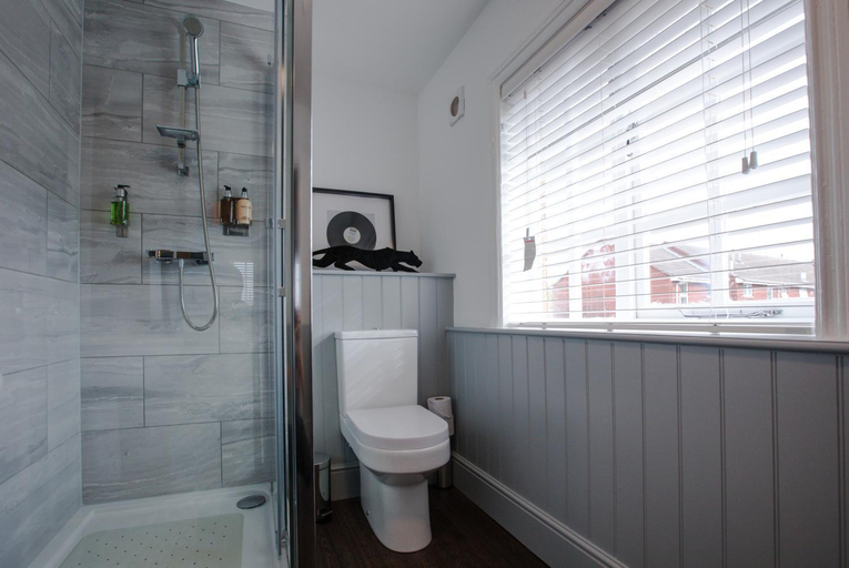 Bathroom 3, The Wheatsheaf Pub, Kitchen & Rooms, Nottinghamshire