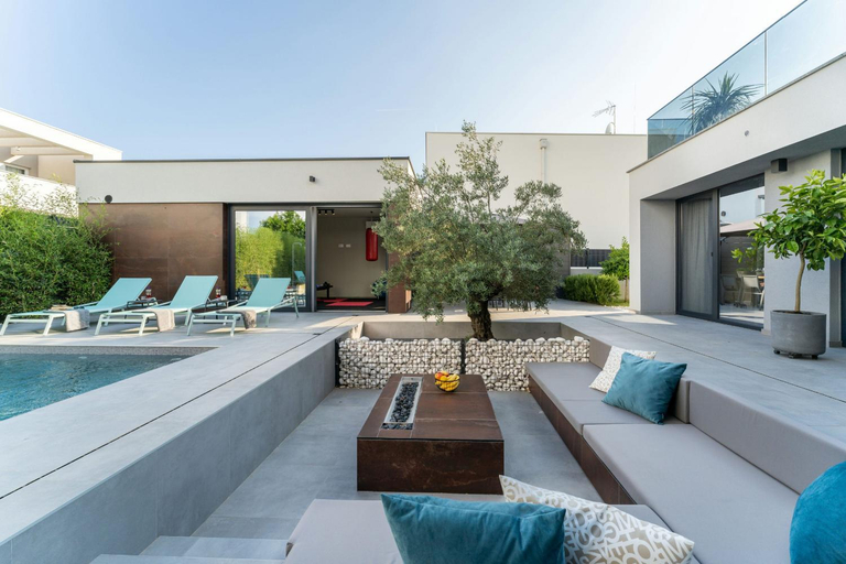Others 5, Villa Marli, Nin