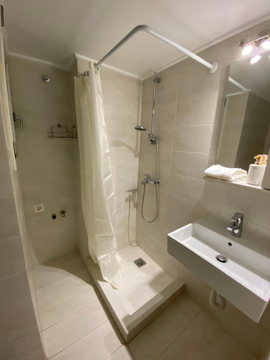 Bathroom 2, Stylish Urban Apartment by YHA, Attica
