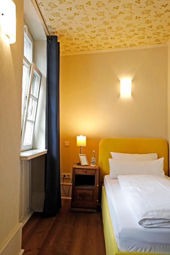 Bedroom 2, WEINreich, Gastezimmer & Weinstube, Bad Dürkheim