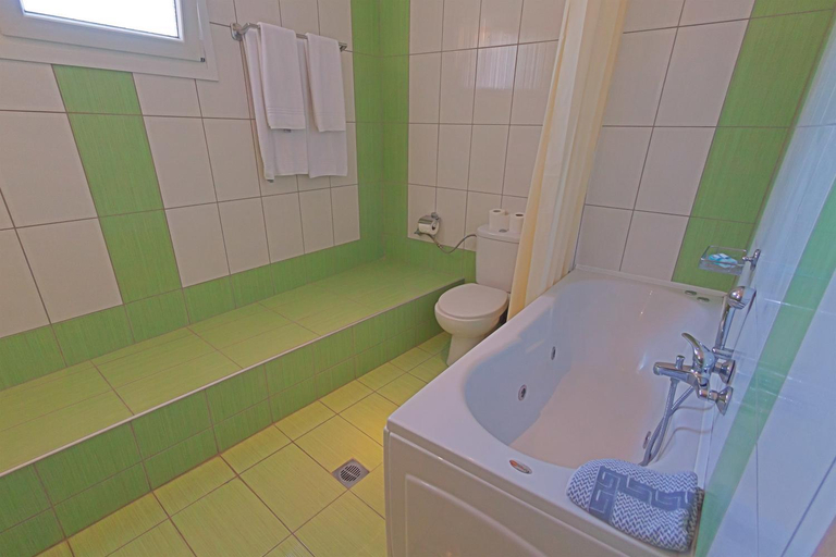Bathroom 4, Grand Platon Hotel, Central Macedonia