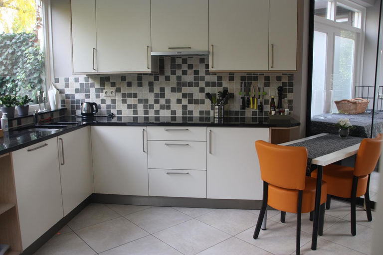 Others 4, tisOKE, Vught