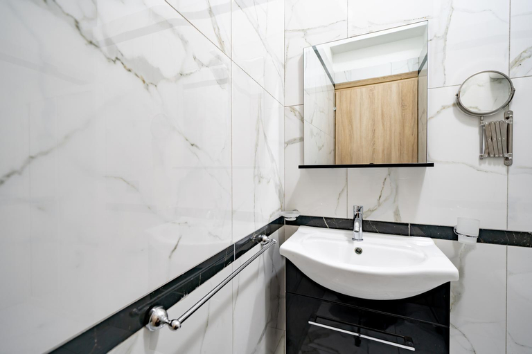 Bathroom 11