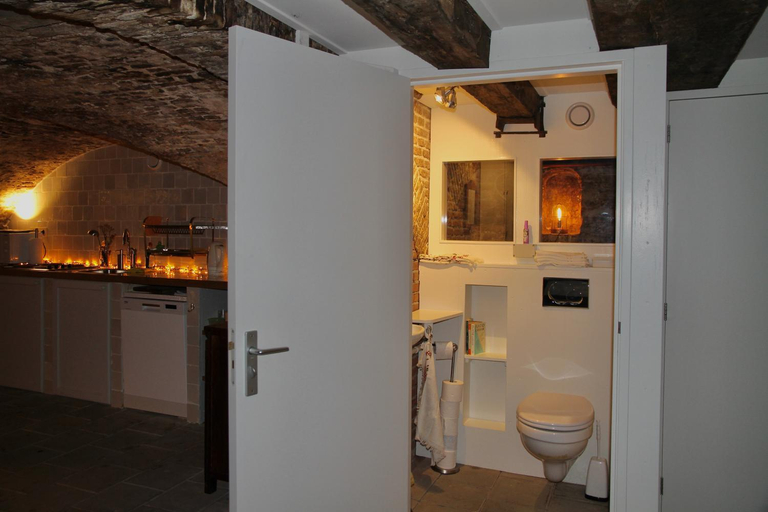 Bathroom 2, Top-notch space along canal in historic centre, Amsterdam