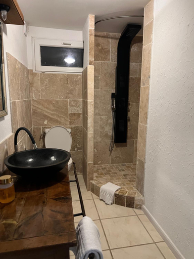 Bathroom 3, Domaine de Beaufort, Dordogne