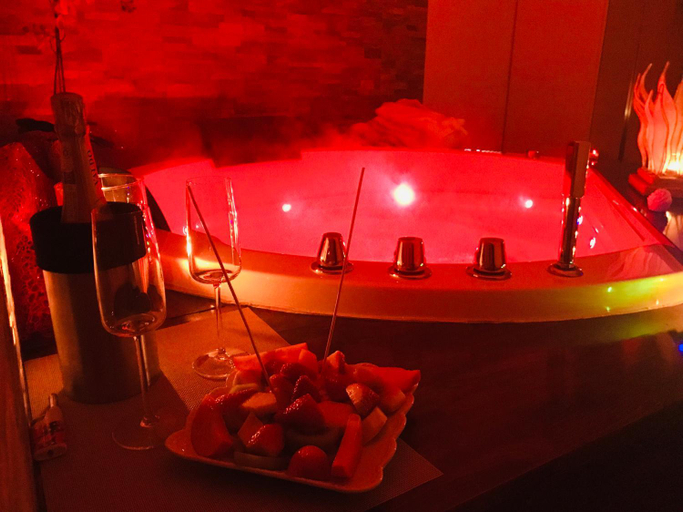 Food & Drinks 5, Suite & Relax, Bari