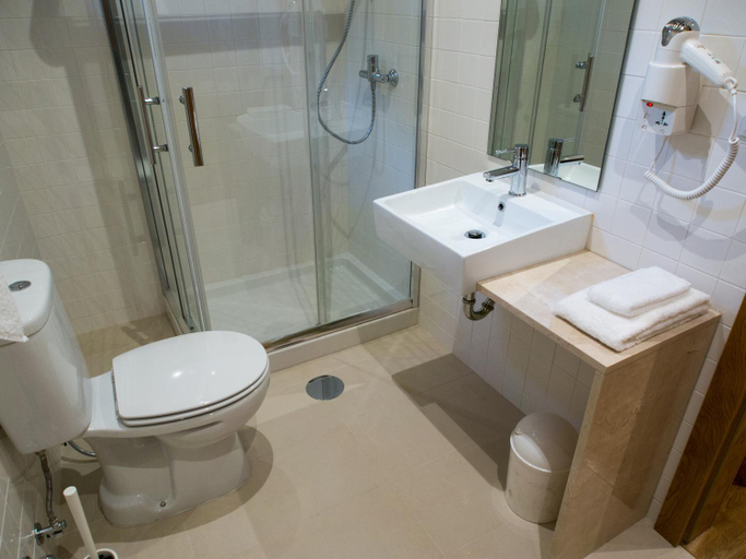 Bathroom 3, Belomont6 Apartments, Porto