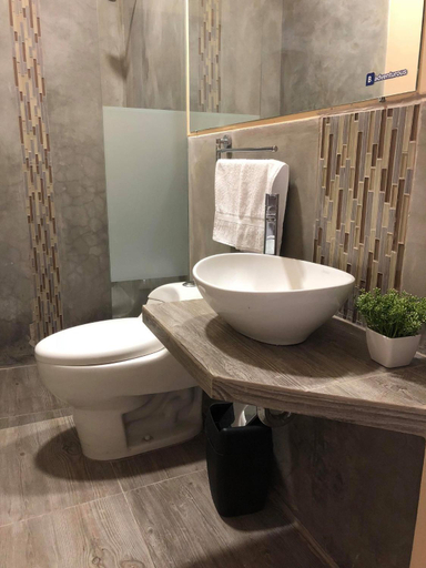 Bathroom 5, Paracas Guest House, Pisco