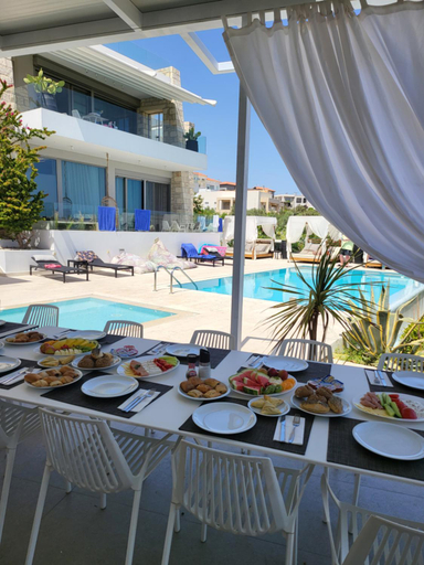 Food & Drinks 5, Made of Blue luxury suites collection, Crete