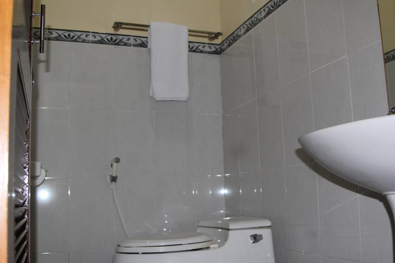 Bathroom 2, Jerogadung House, Gianyar