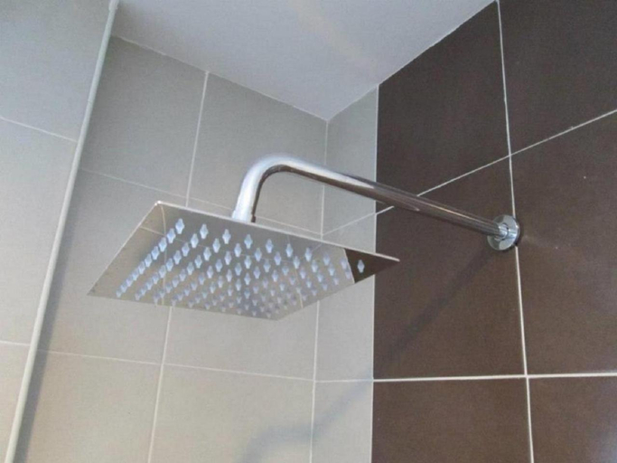 Bathroom 4, OSCAR SUITES HOTEL, Manjung