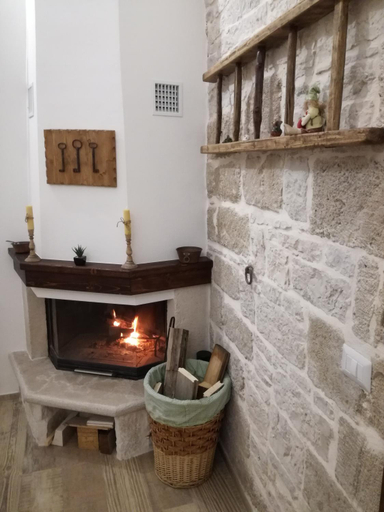 Others 5, Oltre le mura b&b, Bari