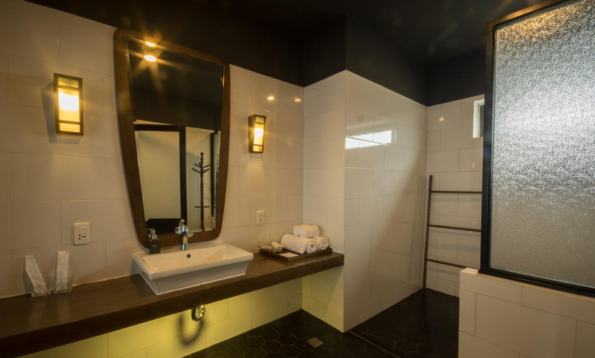 Bathroom 12