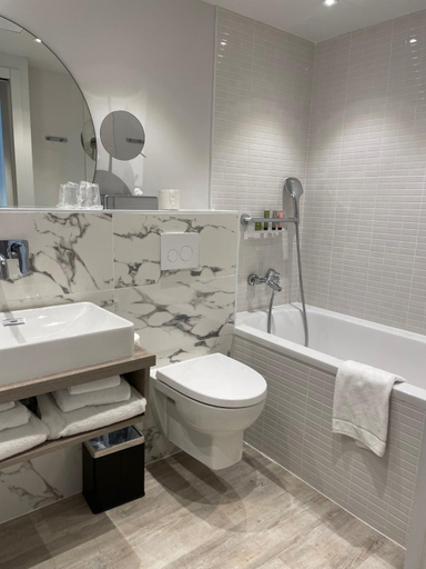 Bathroom 5, Citadines Confluent Nantes - Europe, Loire-Atlantique