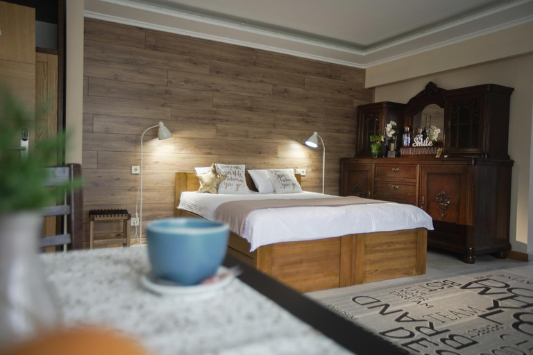 Bedroom, Fazenda na Goncharakh, Pustomytivs'kyi