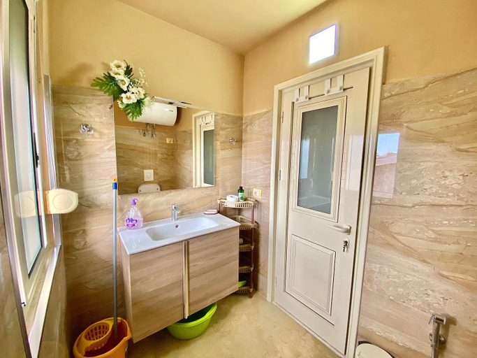 Bathroom 3, Delight Apartments, Kavajës
