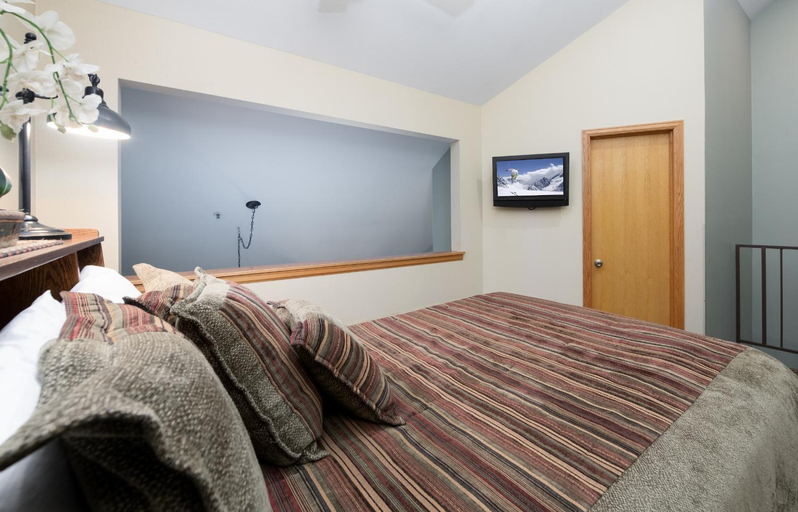 Bedroom 3, River Mountain Lodge, Summit