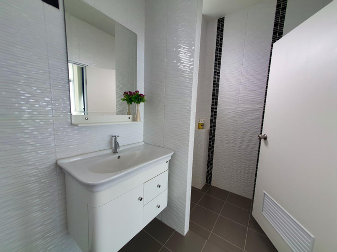 Bedroom 4, The Beach Resort & Residence, Pathiu