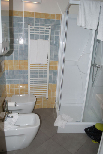 Bathroom 2, Le Coste, La Spezia