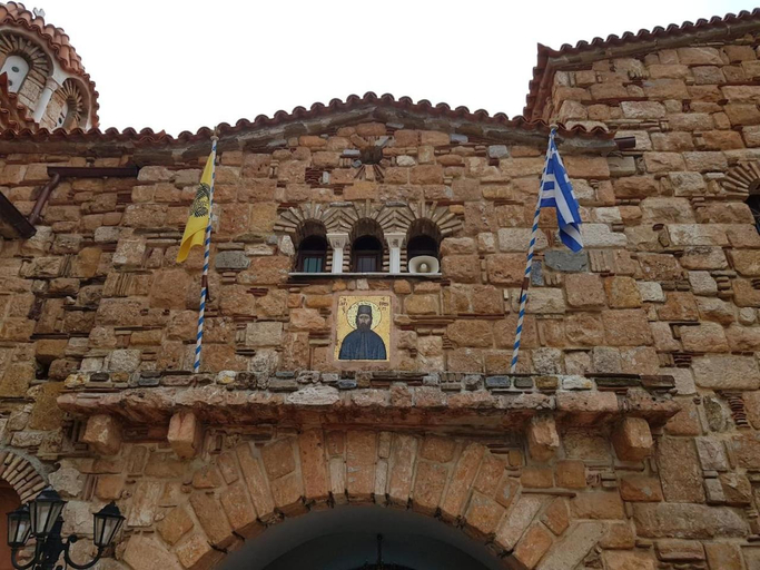 4, ANNA'S SWEET HOME, Attica