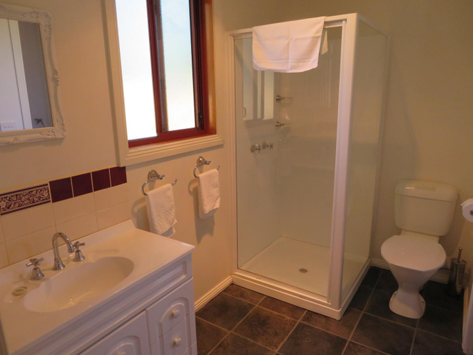 Bathroom 3, Latrobe Mersey River Cabin and Caravan Park, Latrobe - Pt A